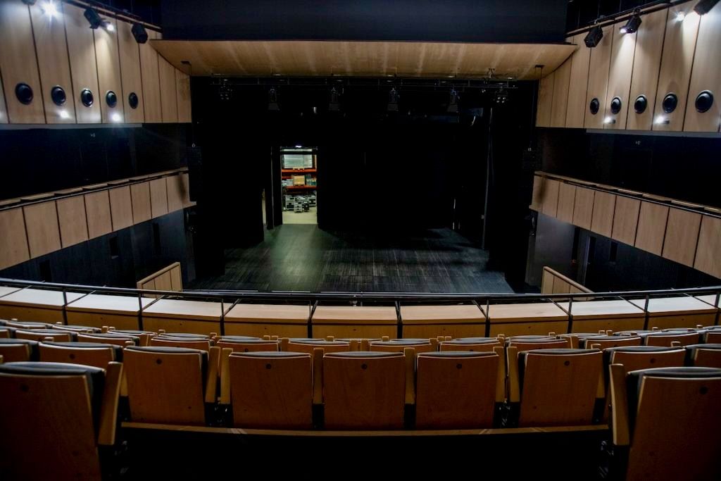 Vue aérienne de l'intérieur de la salle de concert « Le Delta » à Namur