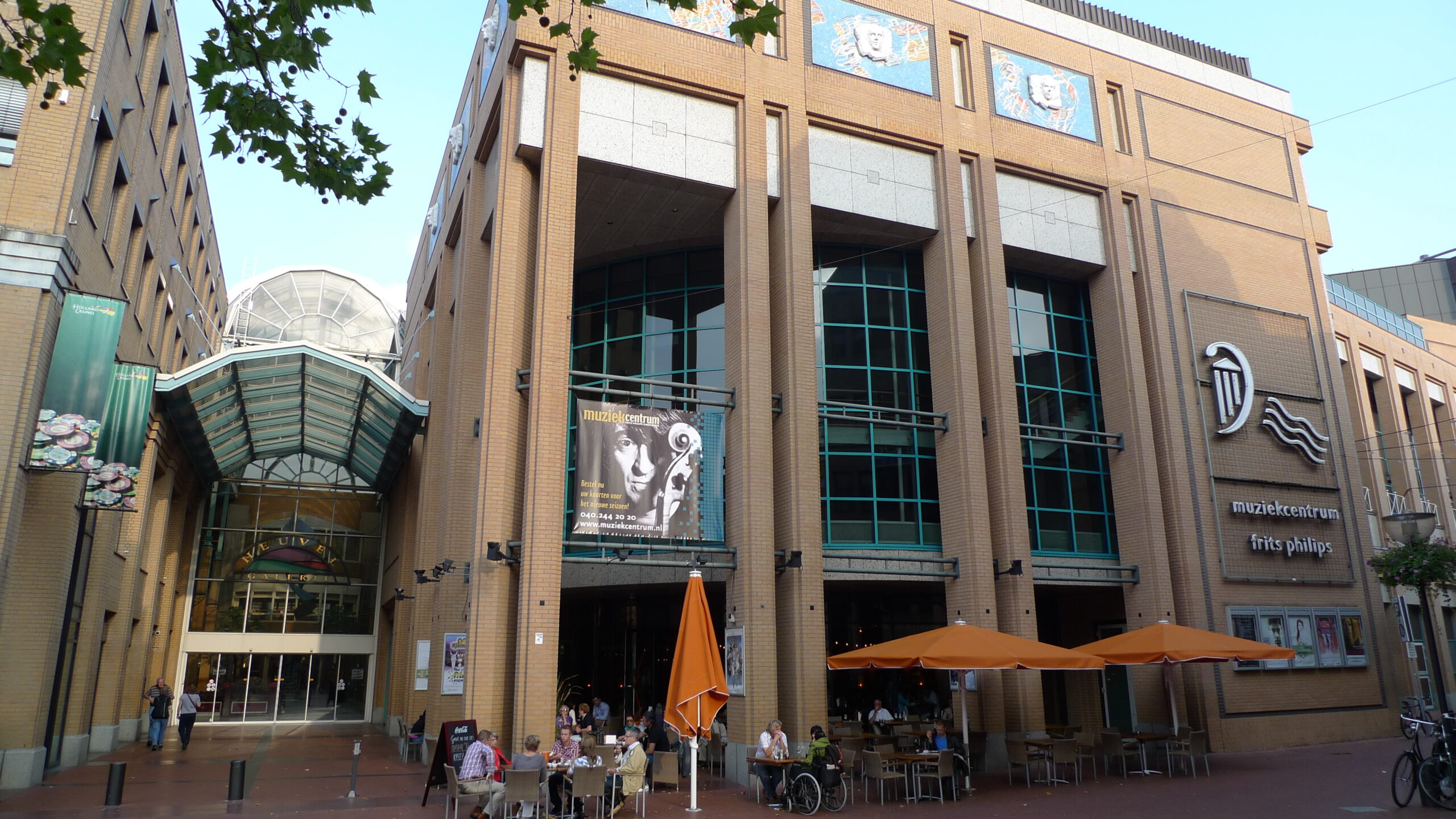 Muziekgebouw Eindhoven van buitenaf